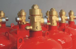 七氟丙烷气体灭火系统中容器阀与储气装置的关键作用解析